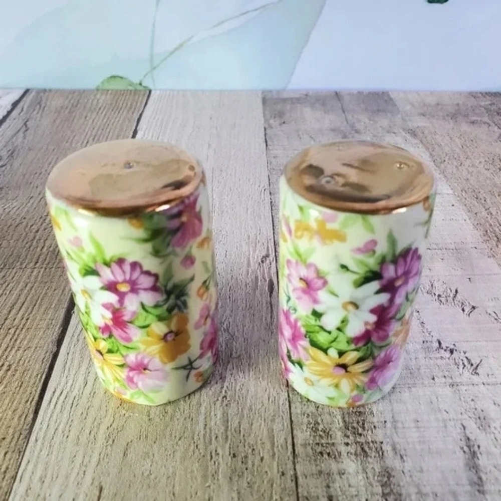 VINTAGE | Floral Bronze Topped Salt & Pepper Shakers - Picture 5 of 8